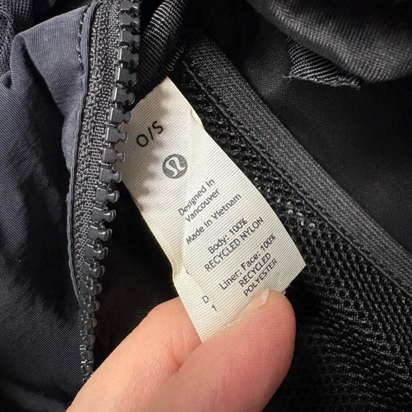 lululemon athletica Clean Lines Belt Bag - Picture 3 of 7